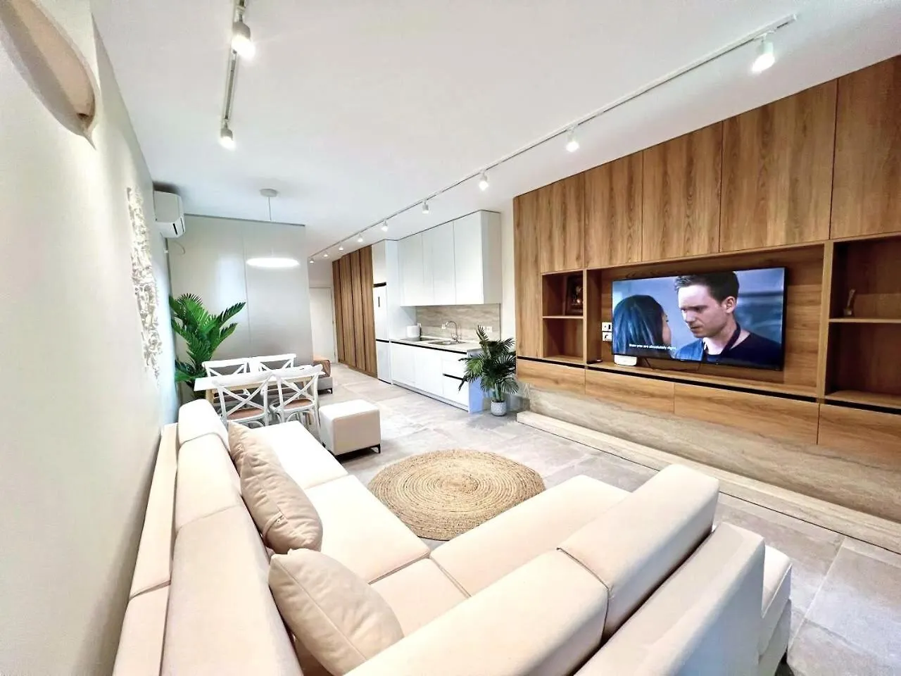 I&K Blloku Center Apartment تيرانا